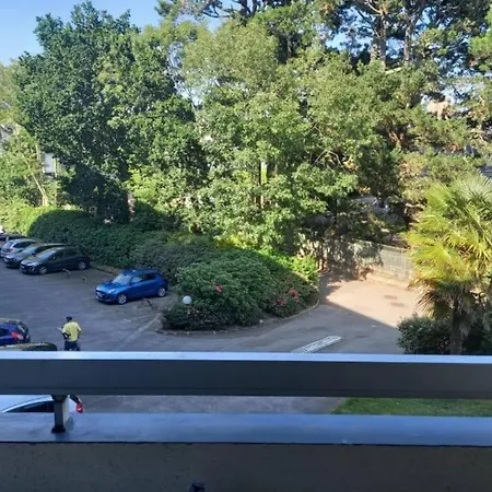 A 100m De La *